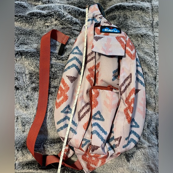 NWOT Kavu Sling Bag - Picture 1 of 4